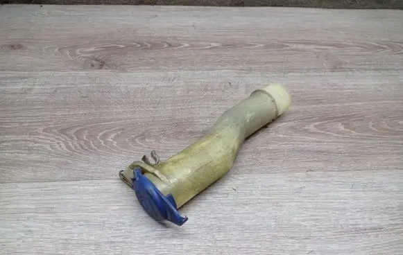 Volvo S80 Window washer liquid tank fill tube 9484573