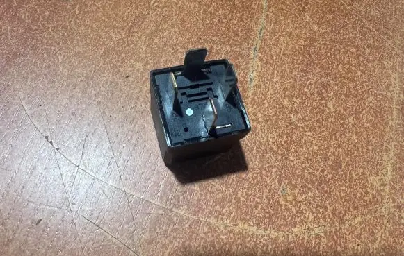 Opel Zafira B Other relay 13171831 4RA00779105