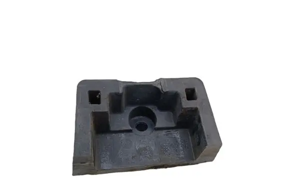 Volkswagen Touareg II Jacking socket point 7L8804123