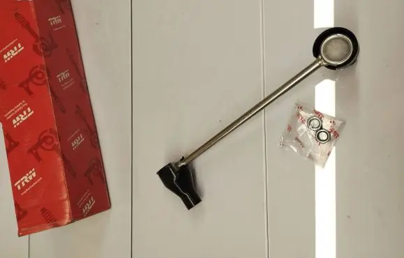 Front anti-roll bar/stabilizer link