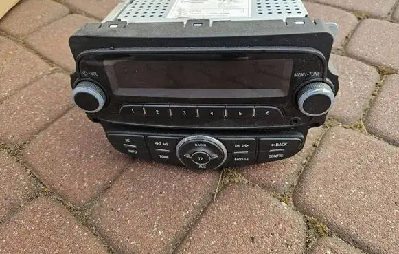 Opel Corsa E Radio/CD/DVD/GPS head unit 13476632