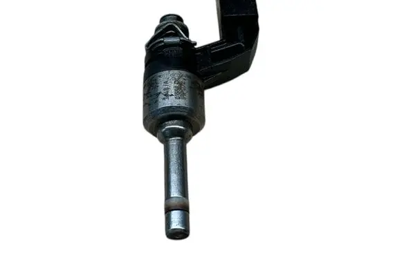 Volkswagen Golf VI Fuel injector 03C906036F
