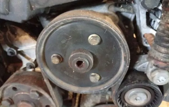 Renault Scenic I Power steering pump 26058572