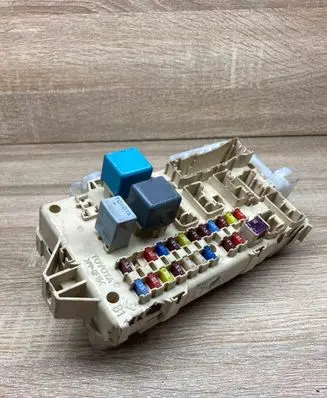 Toyota Corolla Verso E121 Fuse module 892210F010