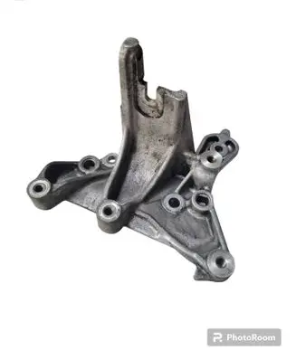 Engine mounting bracket