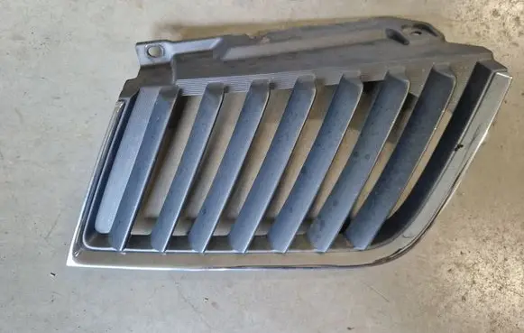 Mitsubishi L200 Front bumper upper radiator grill MN142330 MN142328