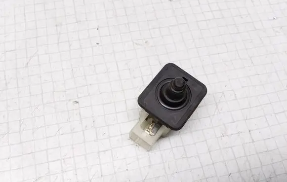 Mercedes-Benz E W211 Sensor 1688201910