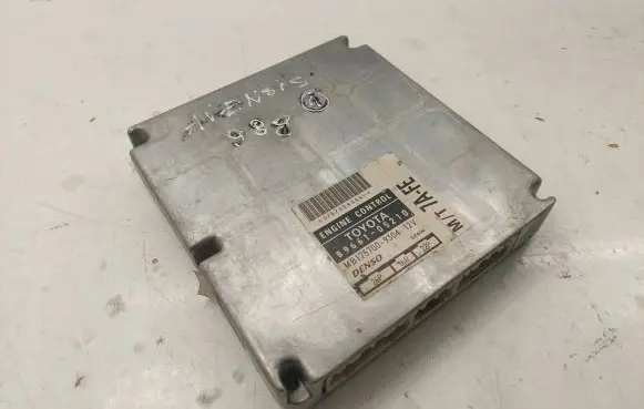 Toyota Avensis T220 Engine control unit/module 8966105210 MB1757009304 7AFE