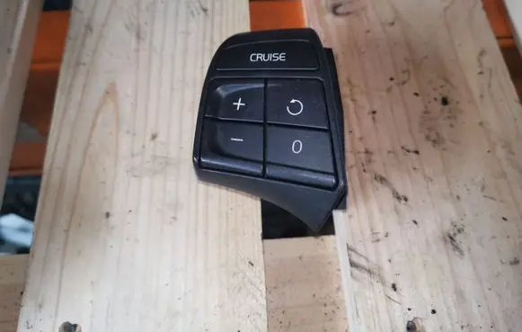 Volvo S40 Steering wheel buttons/switches 30739638