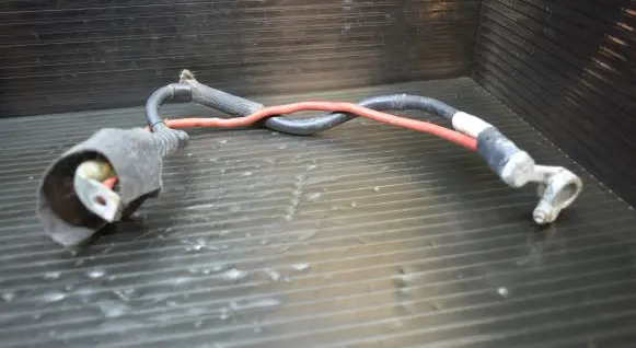 Volkswagen Caddy Positive cable (battery)
