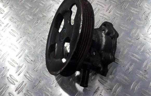 Mitsubishi Carisma Power steering pump