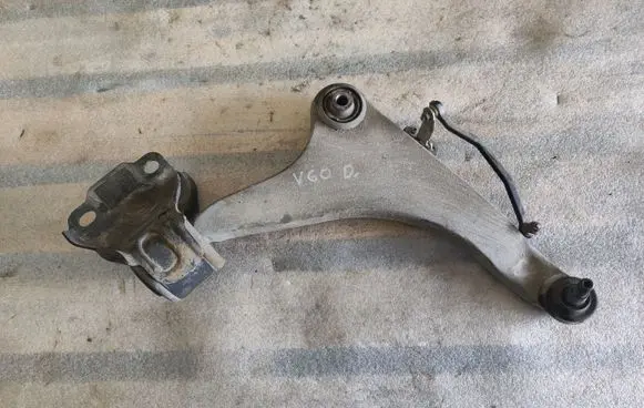 Volvo V60 Front lower control arm/wishbone FR8ZA
