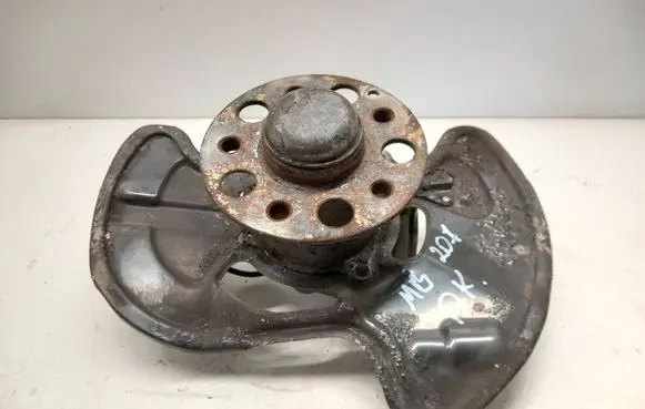 Mercedes-Benz E C207 W207 Front wheel hub