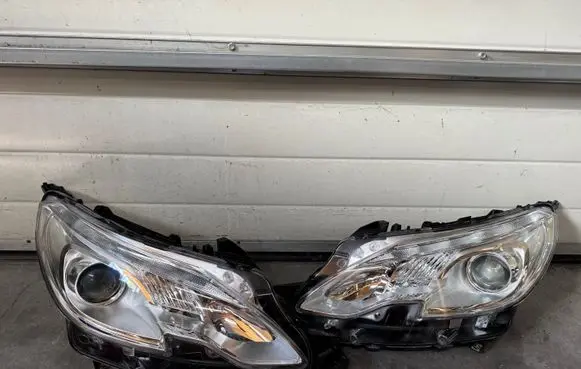 Peugeot 2008 I Headlights/headlamps set 9815403080 9815405780