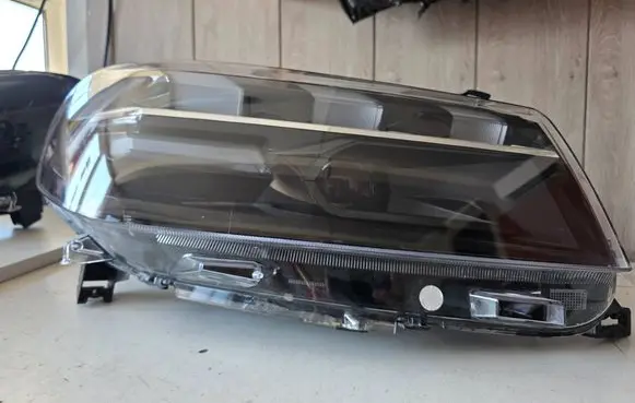 Peugeot Traveller Headlight/headlamp 1401001223