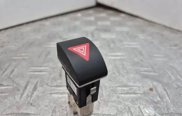 Skoda Octavia Mk2 (1Z) Hazard light switch 1Z0953235B