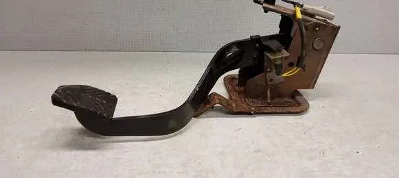 Dodge Caliber Pedal assembly 05020410AA 72430E