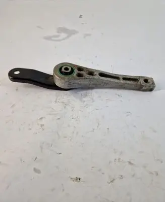 Engine mount bracket