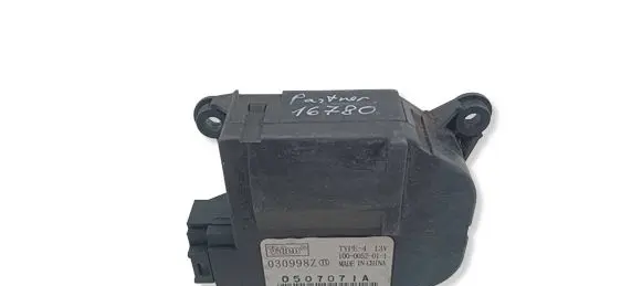Peugeot Partner Air flap motor/actuator 030998Z 1000052011