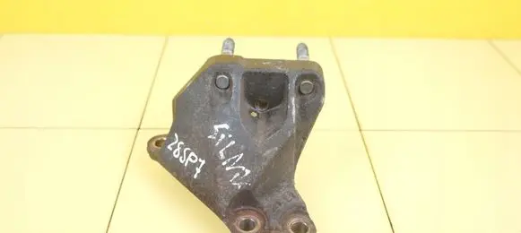 Hyundai i30 Engine mounting bracket G4FA