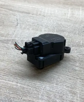 Peugeot 407 Air flap motor/actuator 410473241