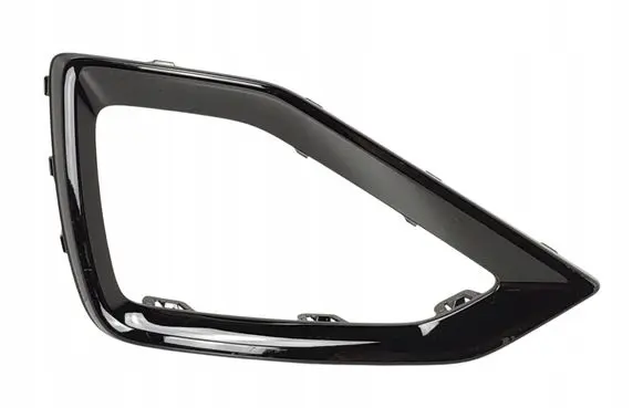 Rear bumper trim bar molding