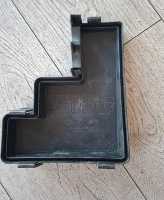Renault Koleos II Fuse box cover 284B82475R