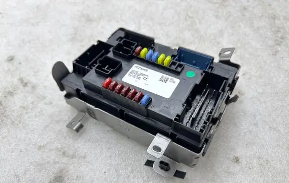 Fiat 500E Fuse module 00521931830 521931830 28731481