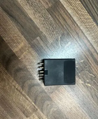 Mercedes-Benz E W124 Fuel pump relay 0035451705 KR0003 05895684