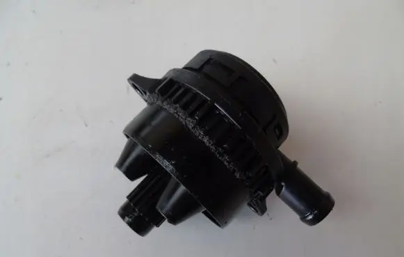 Audi A4 S4 B7 8E 8H Breather/breather pipe/hose 057103495L