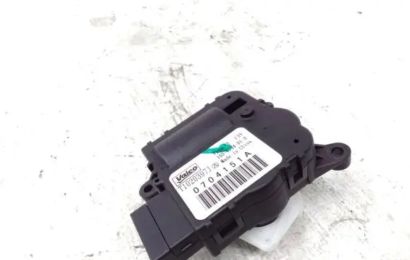 Opel Vivaro Air flap motor/actuator 0704151A T1020397J