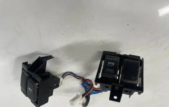 Nissan X-Trail T31 Central locking switch button 684922ax00 684923ax000