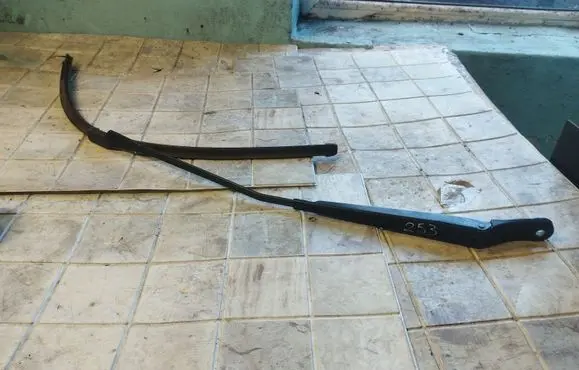 Peugeot 5008 Windshield/front glass wiper blade 9672059680