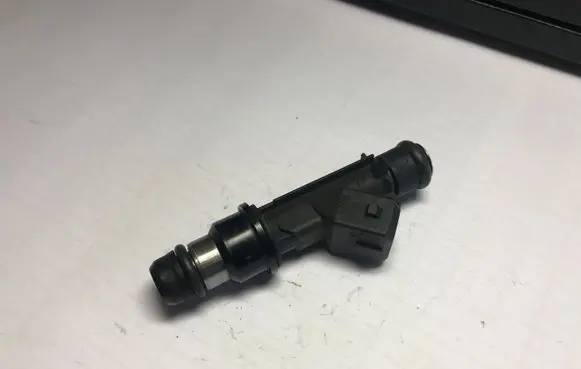 Opel Zafira B Fuel injector 25343299