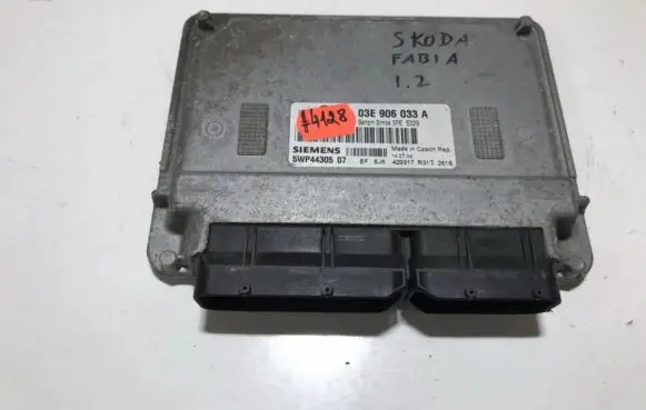 Skoda Fabia Mk1 (6Y) Engine control unit/module 03e906033a 5wp4430507