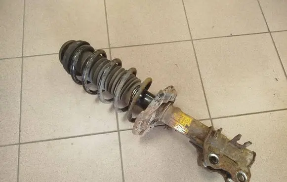 Opel Mokka Front shock absorber with coil spring 95353837
