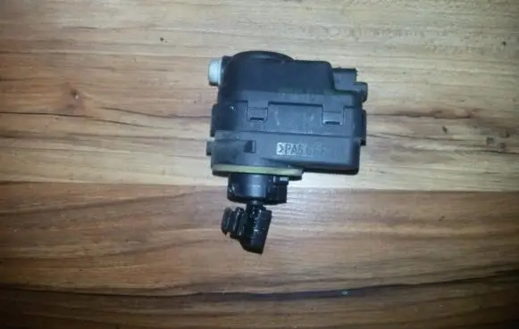 Headlight level adjustment motor