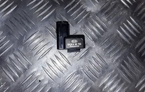 KIA Carens I ABS relay 0K2FA6679Z