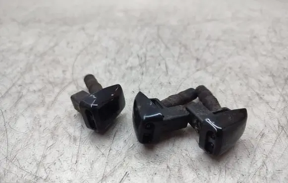 Volvo V40 Windshield washer spray nozzle 