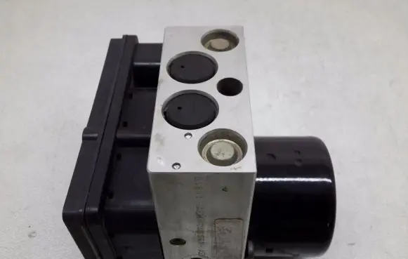 Mercedes-Benz C W203 ABS Pump A0345457032