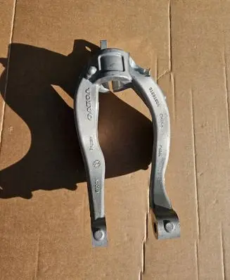 Volvo XC60 Lower shock absorber bracket 31681984