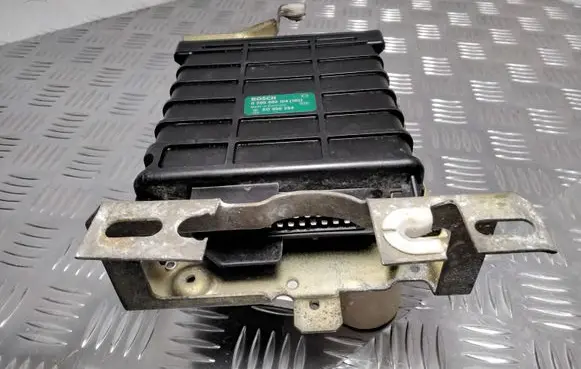Volkswagen Golf II Engine control unit/module 0280800104 811906264 0280800105