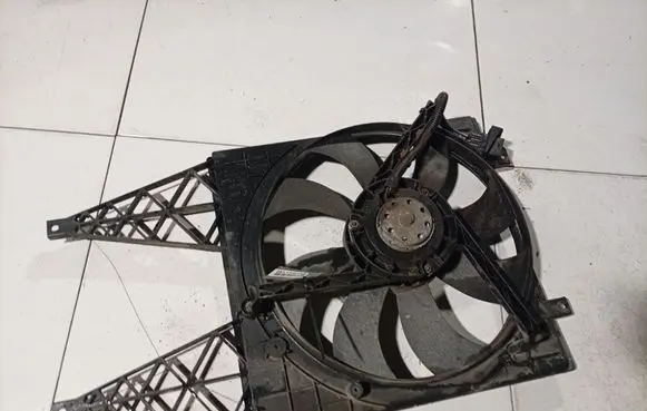 Skoda Roomster (5J) Radiator cooling fan shroud 6Q0121207