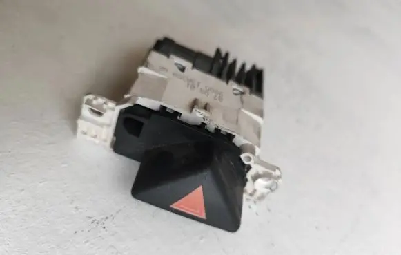 Ford Focus Hazard light switch 98AG13A350AE 070801