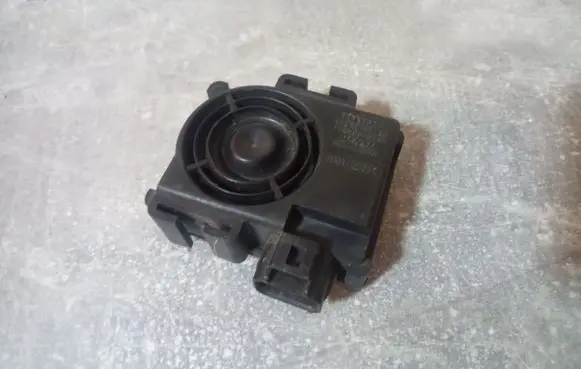 Lexus LS 430 Alarm system siren 8904050010 1845000040