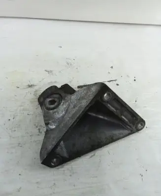 BMW 5 E60 E61 Engine mounting bracket 6761149