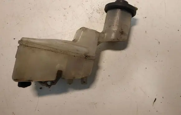 Brake fluid reservoir