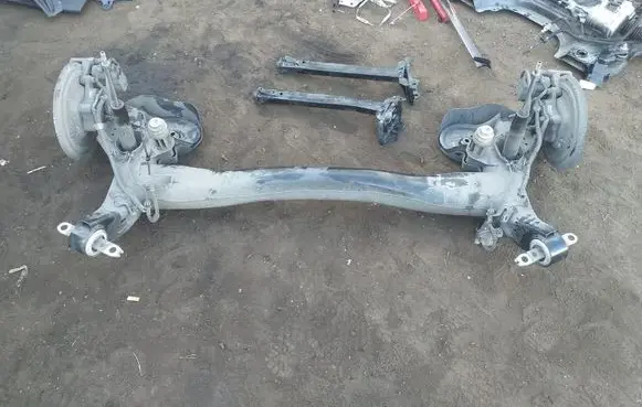 Peugeot 5008 Rear axle beam brak