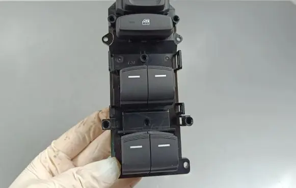 Honda HR-V Electric window control switch M64590