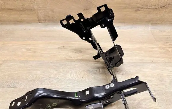 BMW 5 G30 G31 G38 Headlight/headlamp mounting bracket 7383857